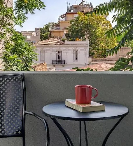 The Meta Stay-Rooftop Access Sunny Suite